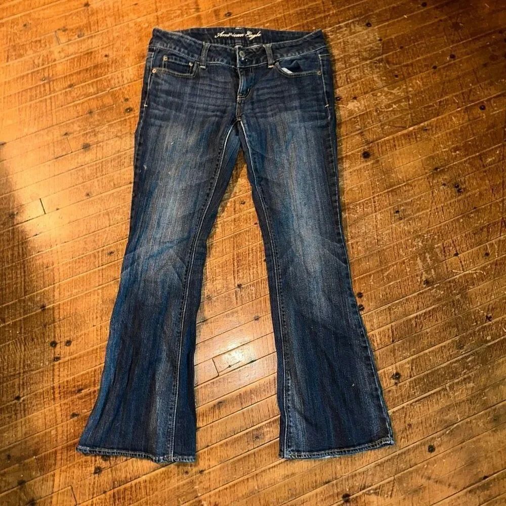 American Eagle size 6 short flared normcore jeans
